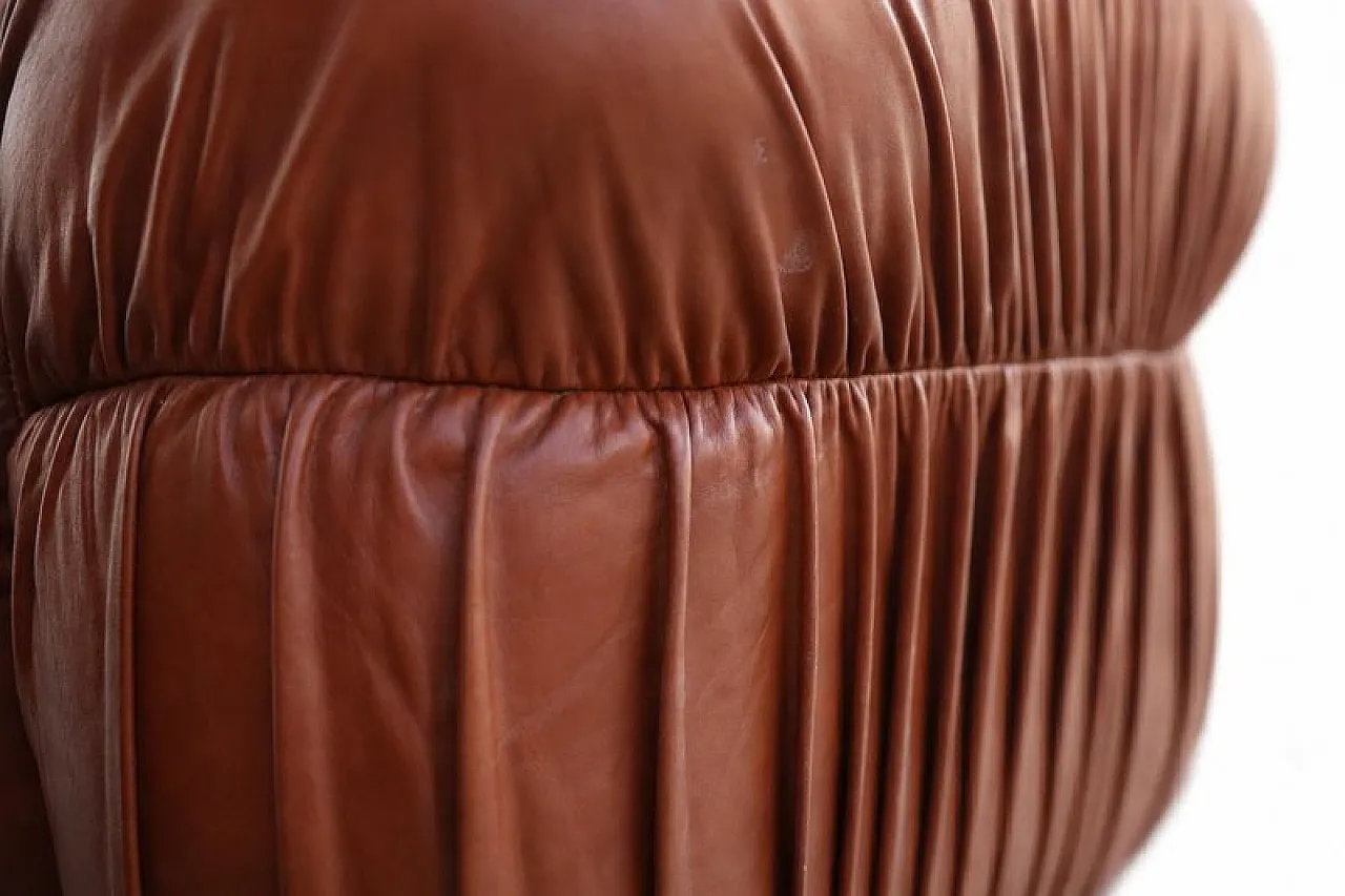 Pair of chairs in leather, 1970s 6
