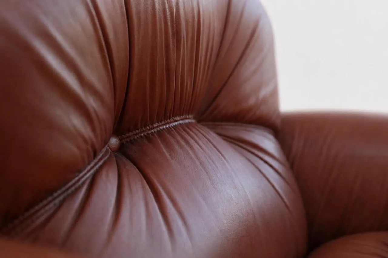 Pair of chairs in leather, 1970s 7