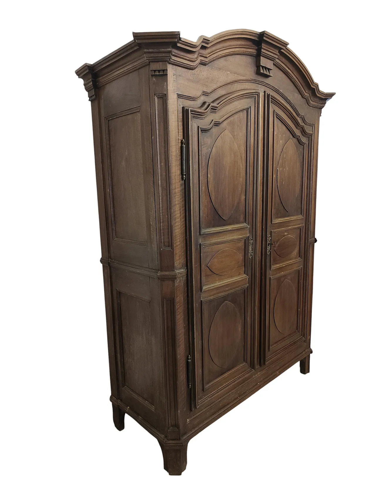 Wooden wardrobe, 18th century 2