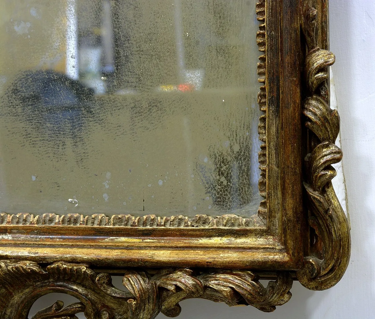 Specchio Luigi XV in legno dorato e vetro al mercurio, '800 2