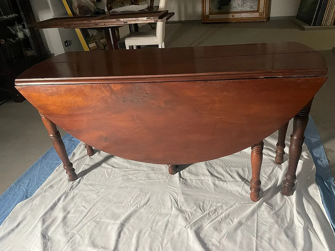 Walnut drop-leaf table with accordion opening, 19th century 2
