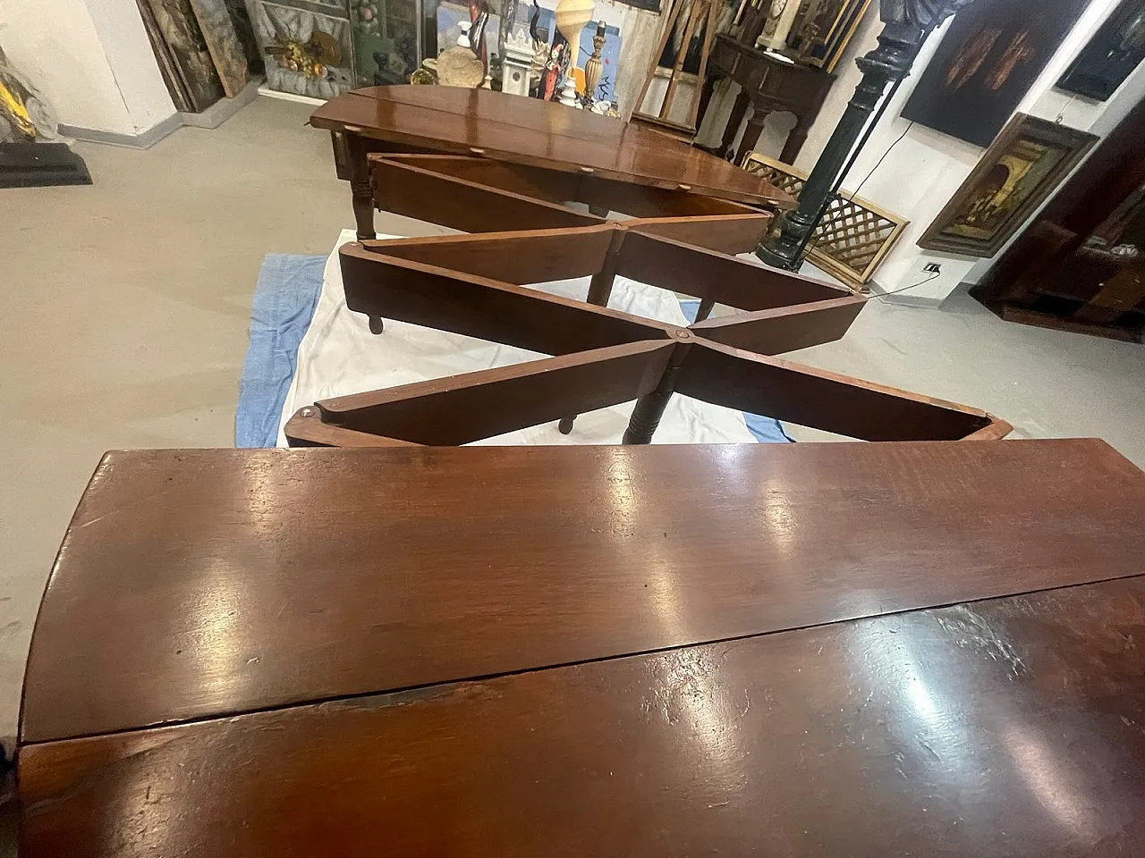 Walnut drop-leaf table with accordion opening, 19th century 12