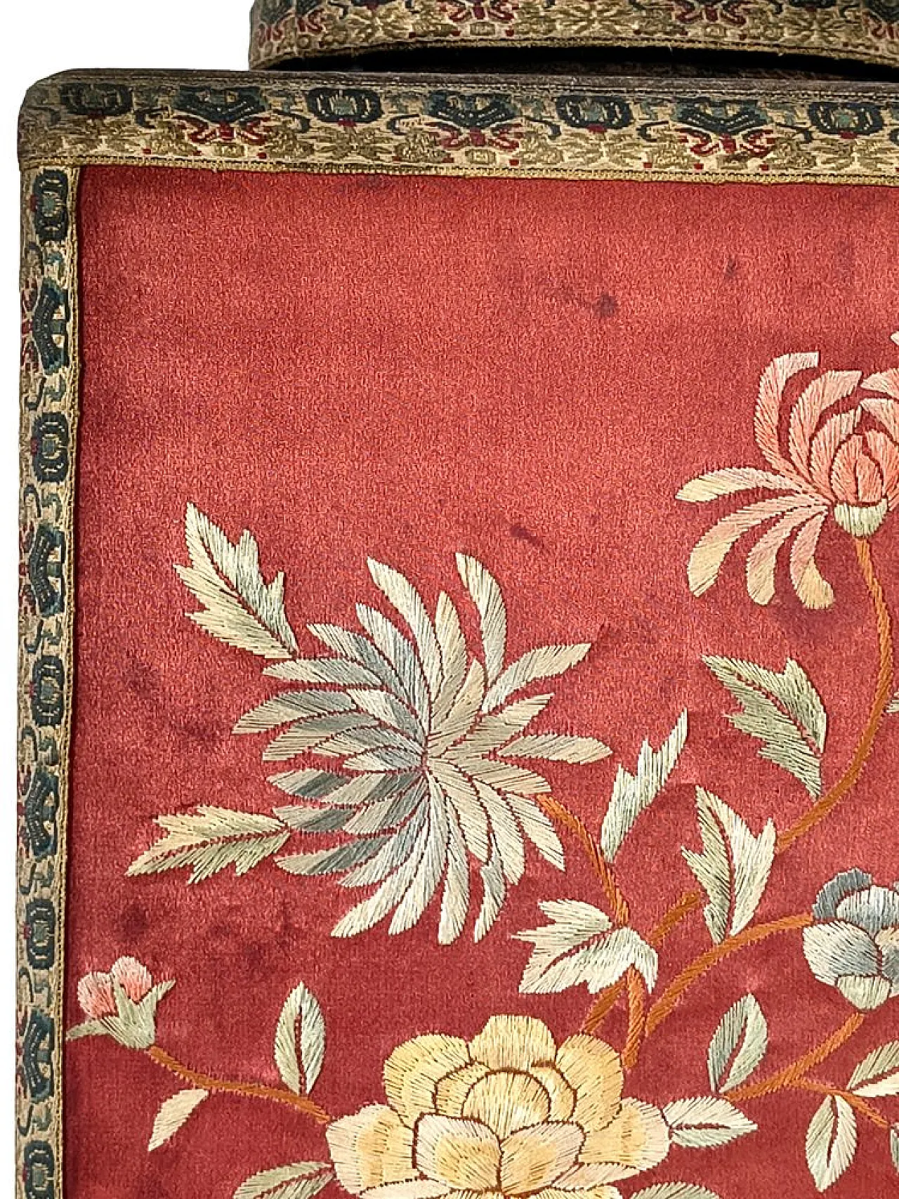 Oriental table lamp with embroidered silk panels, 1960s 5