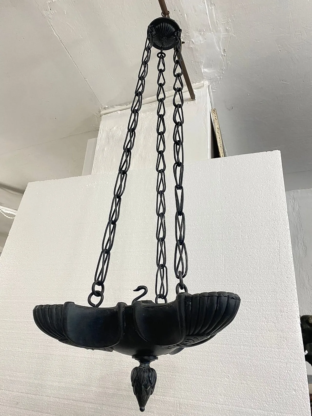 Hanging oil lamp in patinated bronze with swan motif, 20th century 11