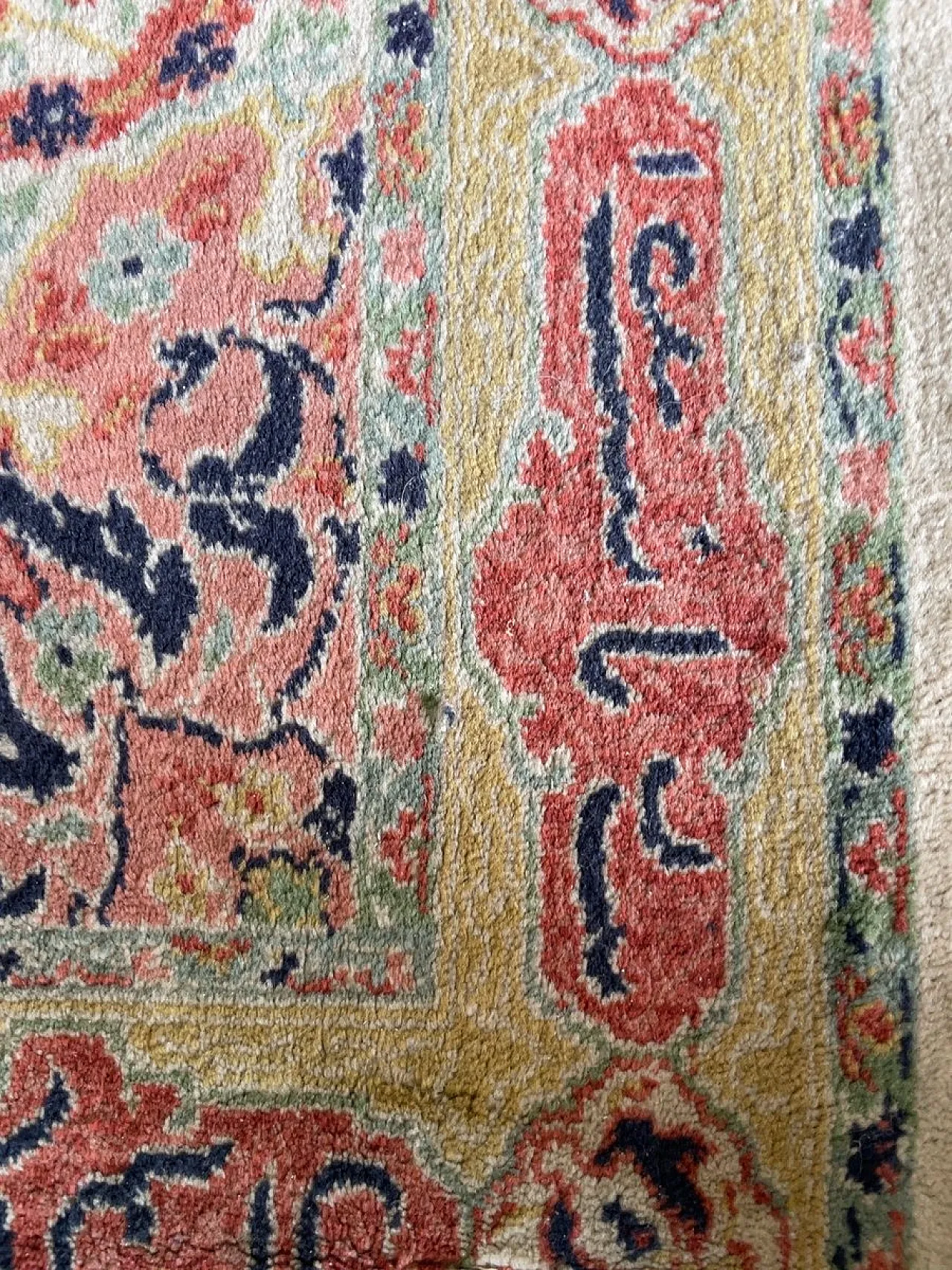 Hand-knotted runner rug with floral medallion design, 1950s 4