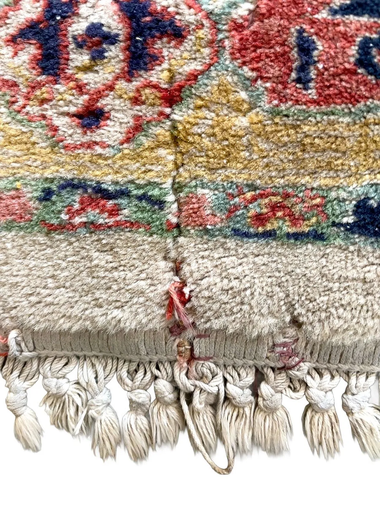 Hand-knotted runner rug with floral medallion design, 1950s 5