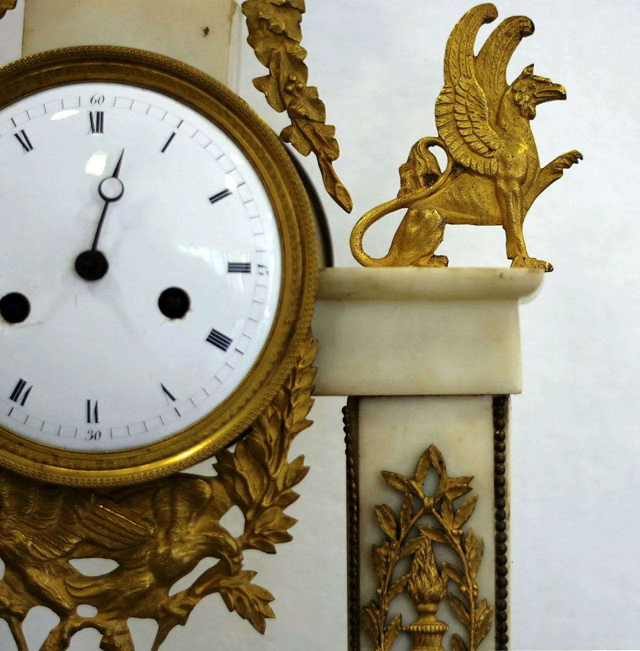 Louis XVI Style marble and gilt bronze mantel clock, 19th century 3