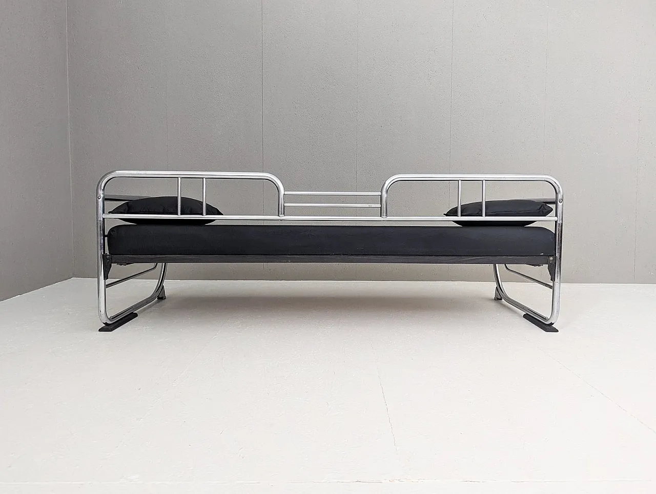 Bauhaus tubular steel sofa by Hynek Gottwald, 1930s 3