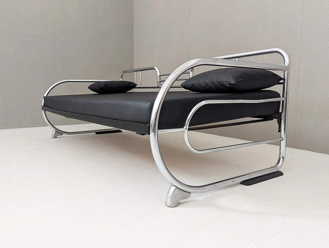 Bauhaus tubular steel sofa by Hynek Gottwald, 1930s 4