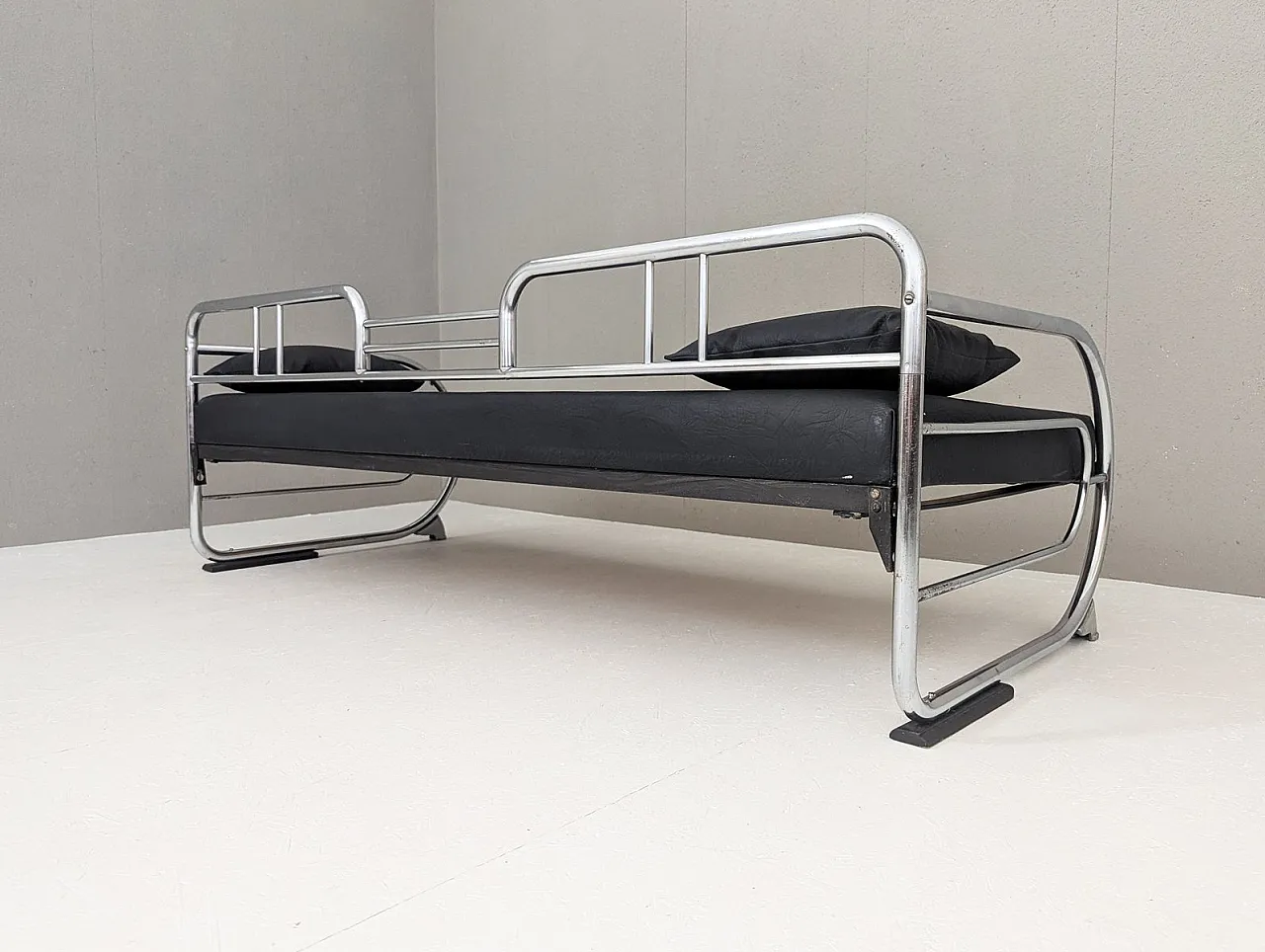 Bauhaus tubular steel sofa by Hynek Gottwald, 1930s 6