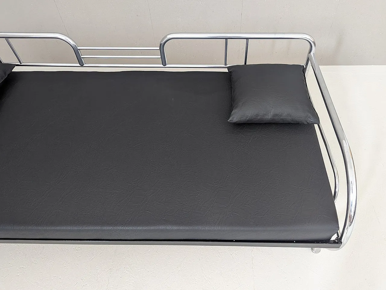 Bauhaus tubular steel sofa by Hynek Gottwald, 1930s 9