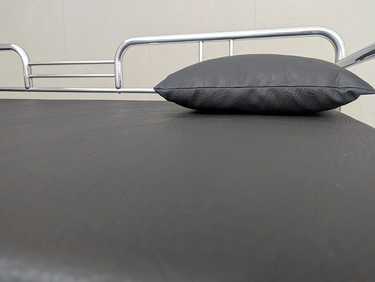 Bauhaus tubular steel sofa by Hynek Gottwald, 1930s 16