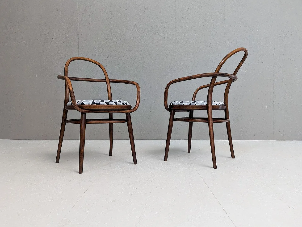 Pair of 615 bentwood armchairs by Radomír Hofman for Ton, 1960s 1