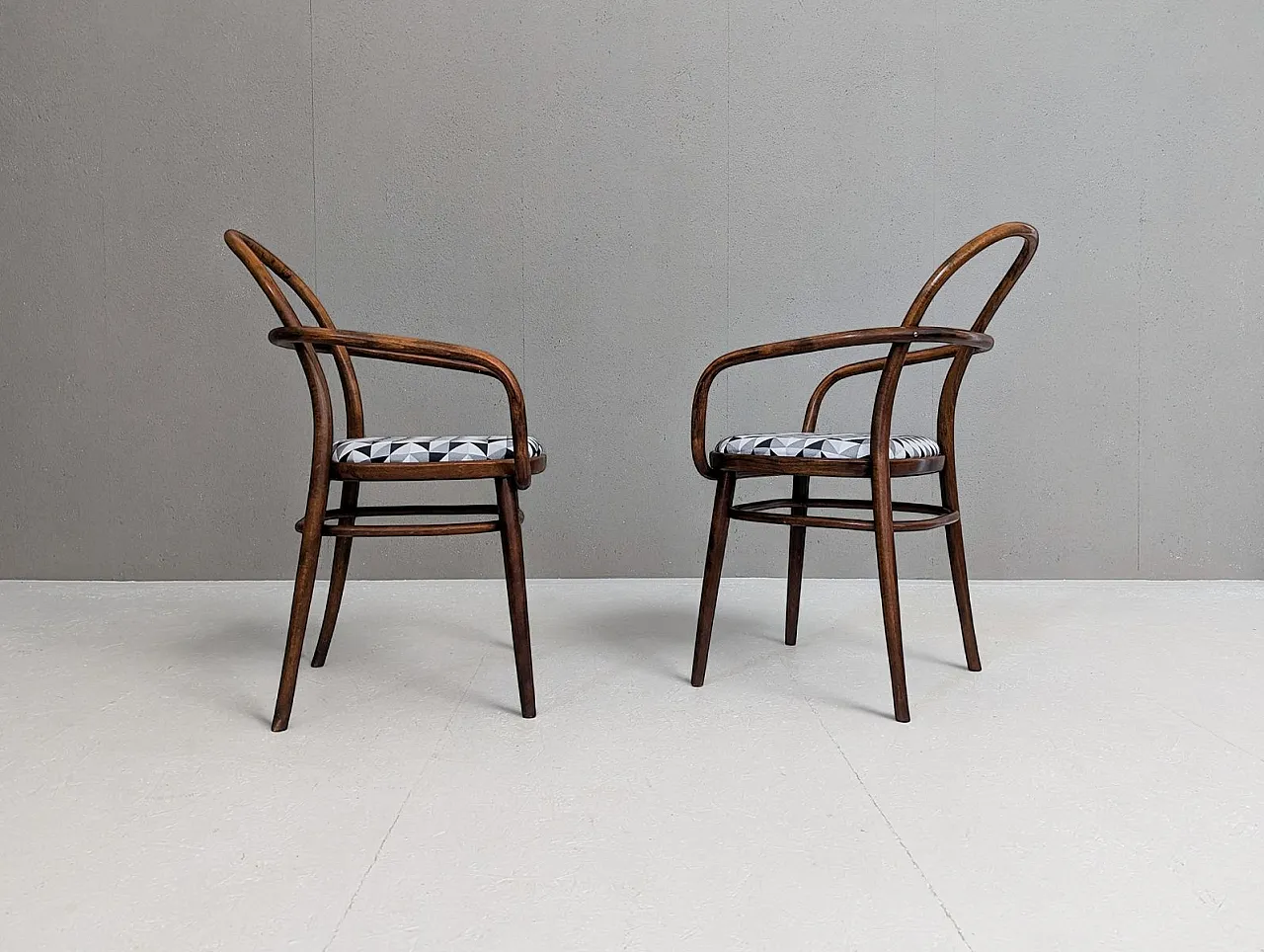 Pair of 615 bentwood armchairs by Radomír Hofman for Ton, 1960s 3