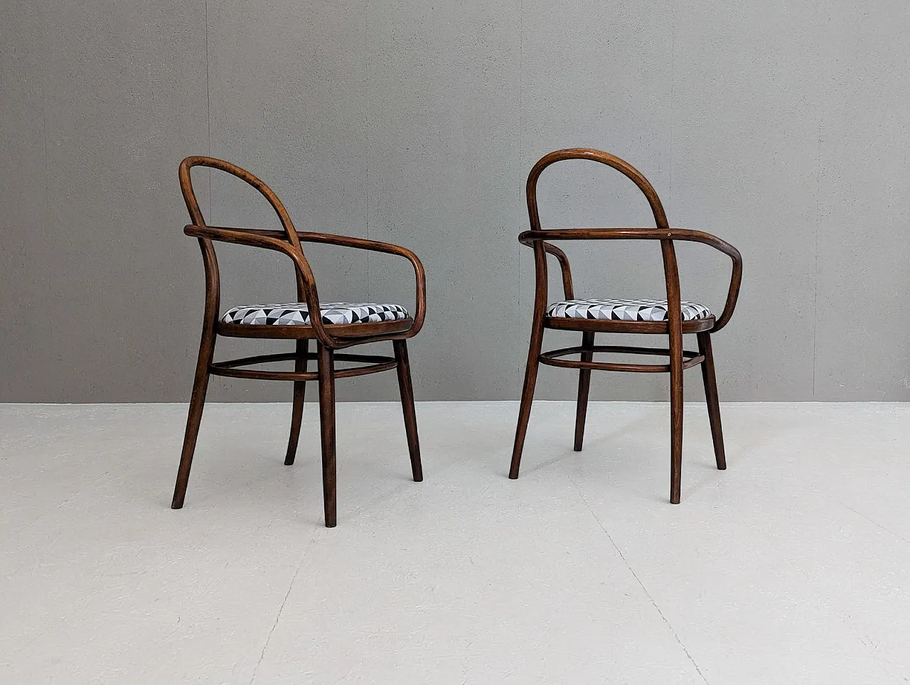 Pair of 615 bentwood armchairs by Radomír Hofman for Ton, 1960s 4