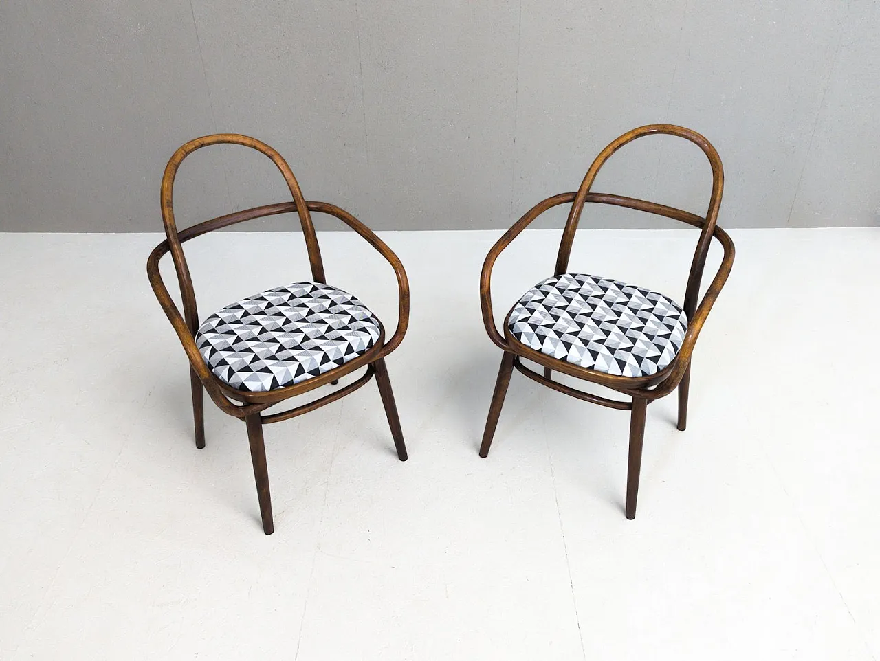 Pair of 615 bentwood armchairs by Radomír Hofman for Ton, 1960s 5
