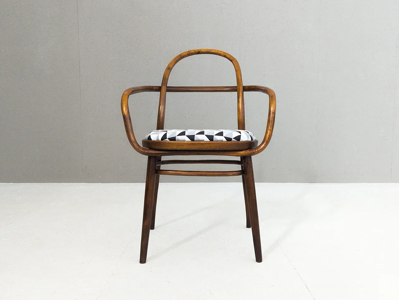 Pair of 615 bentwood armchairs by Radomír Hofman for Ton, 1960s 6