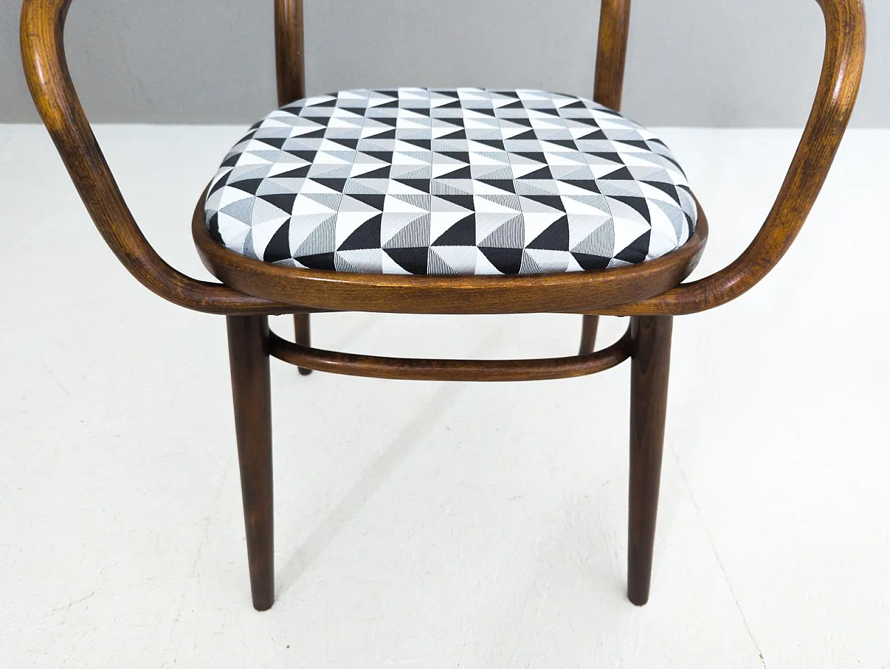 Pair of 615 bentwood armchairs by Radomír Hofman for Ton, 1960s 7