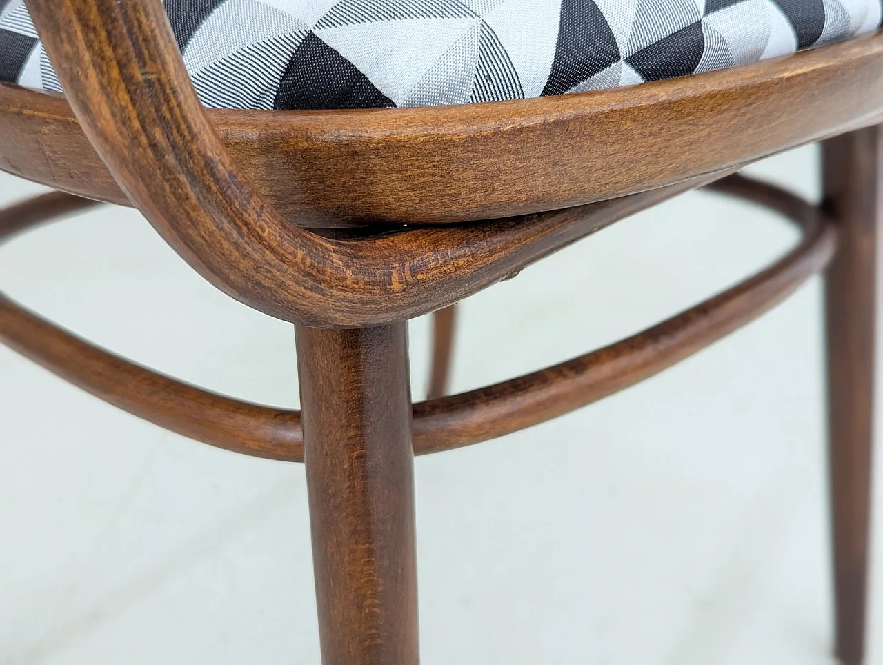 Pair of 615 bentwood armchairs by Radomír Hofman for Ton, 1960s 8