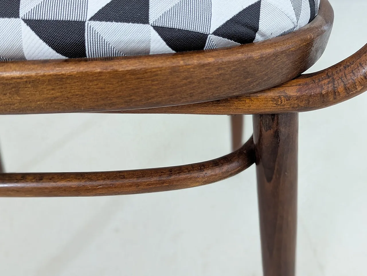 Pair of 615 bentwood armchairs by Radomír Hofman for Ton, 1960s 9