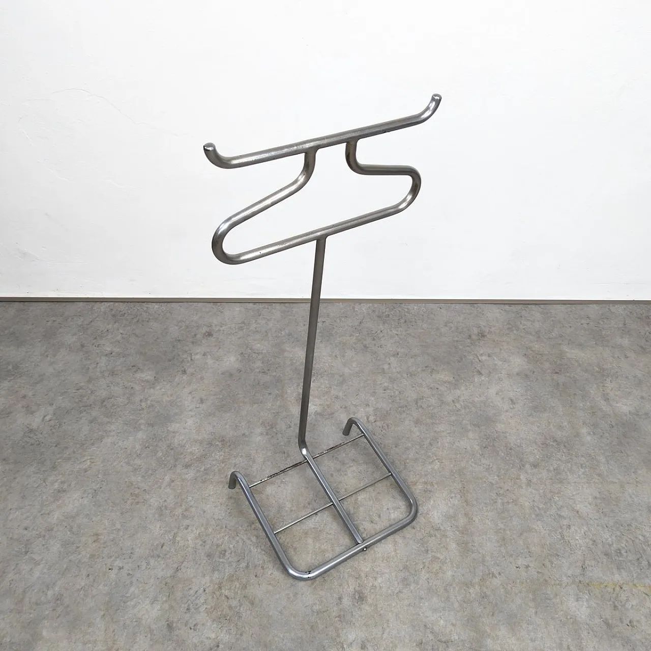 Tubular steel coat rack/valet V17 by Robert Slezák, 1930s 2