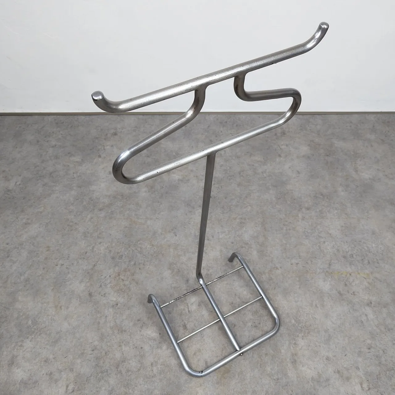 Tubular steel coat rack/valet V17 by Robert Slezák, 1930s 3
