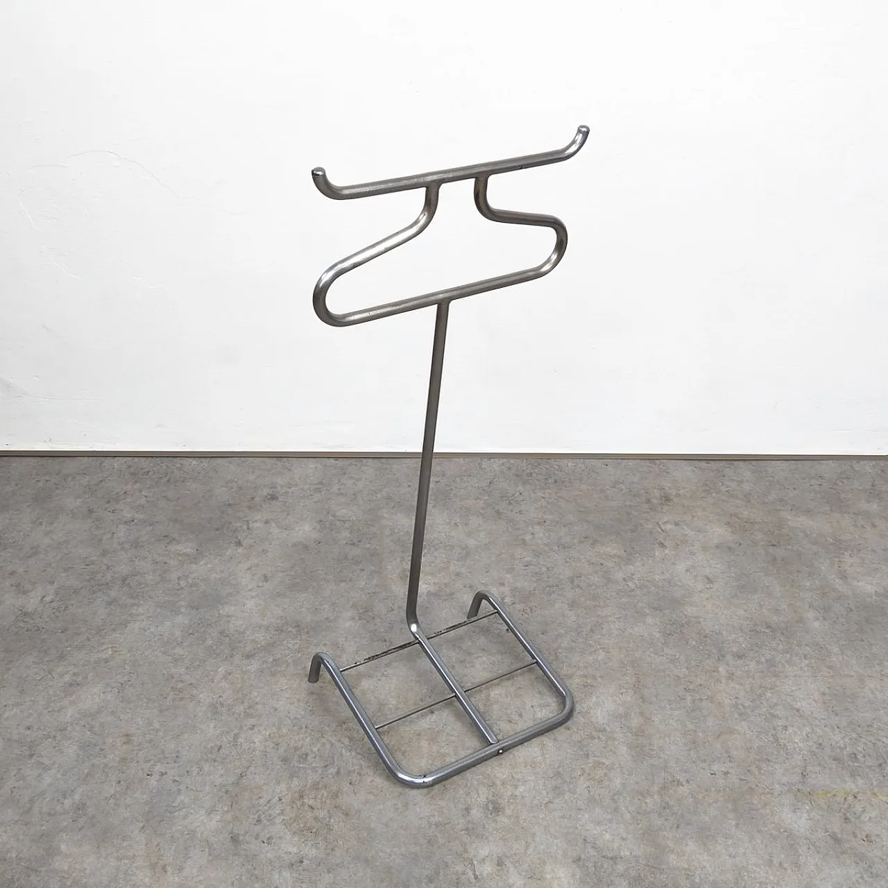 Tubular steel coat rack/valet V17 by Robert Slezák, 1930s 12