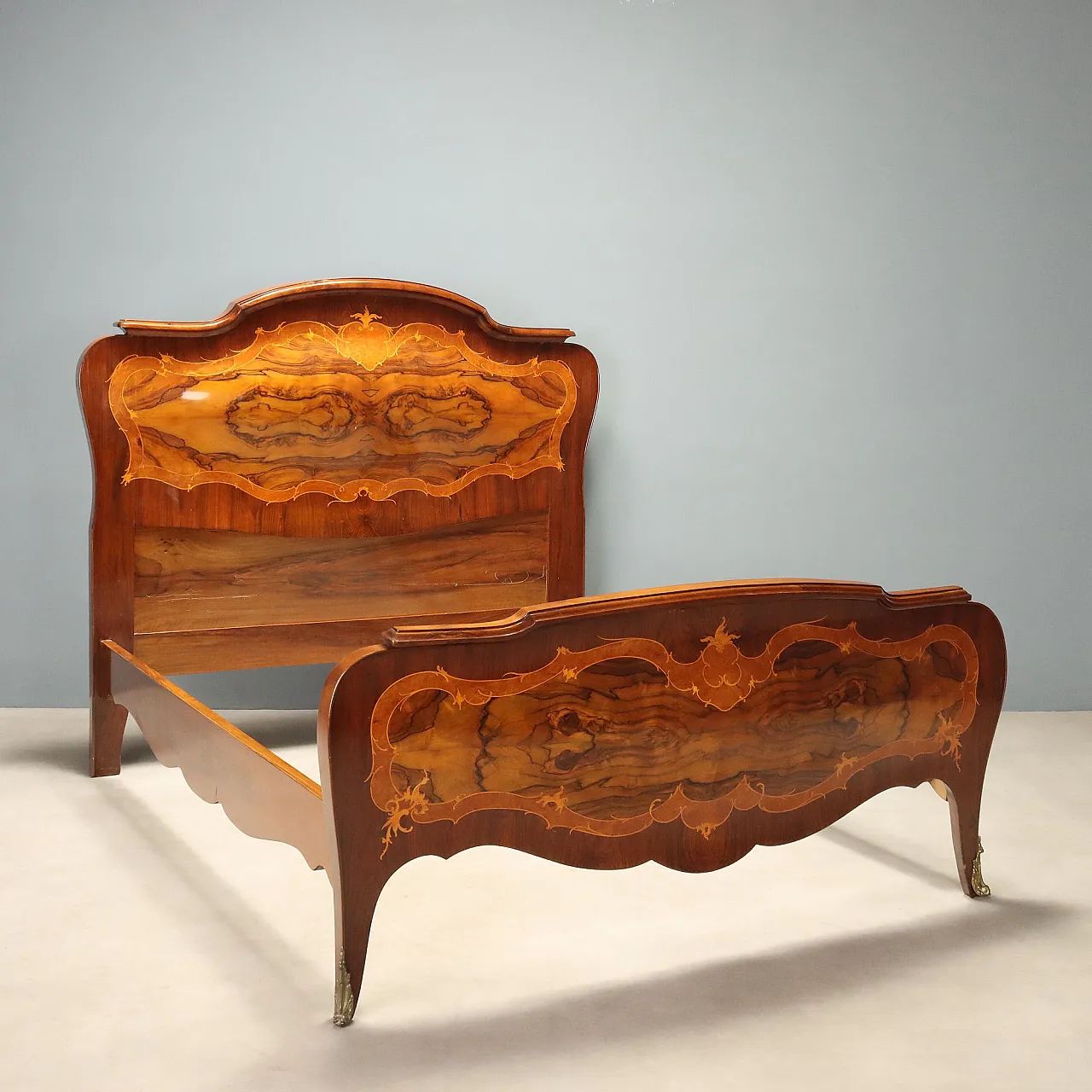Baroque double bed in walnut and mahogany, early 20th century 1