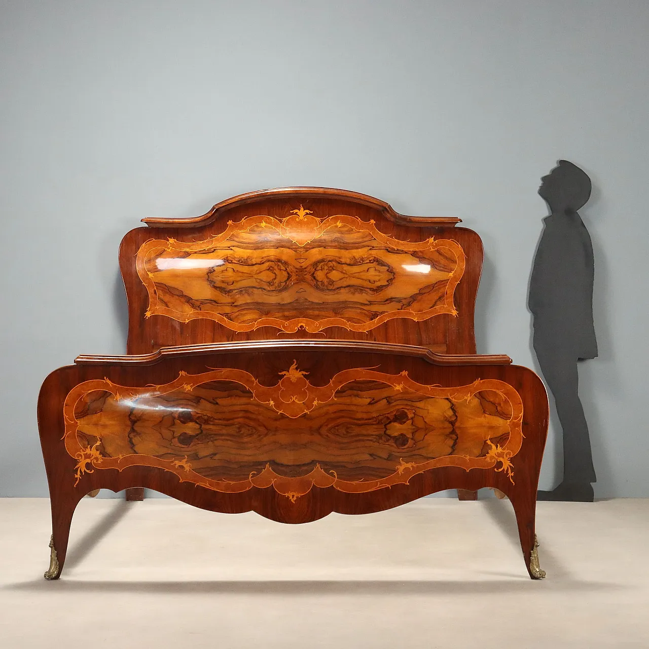Baroque double bed in walnut and mahogany, early 20th century 2
