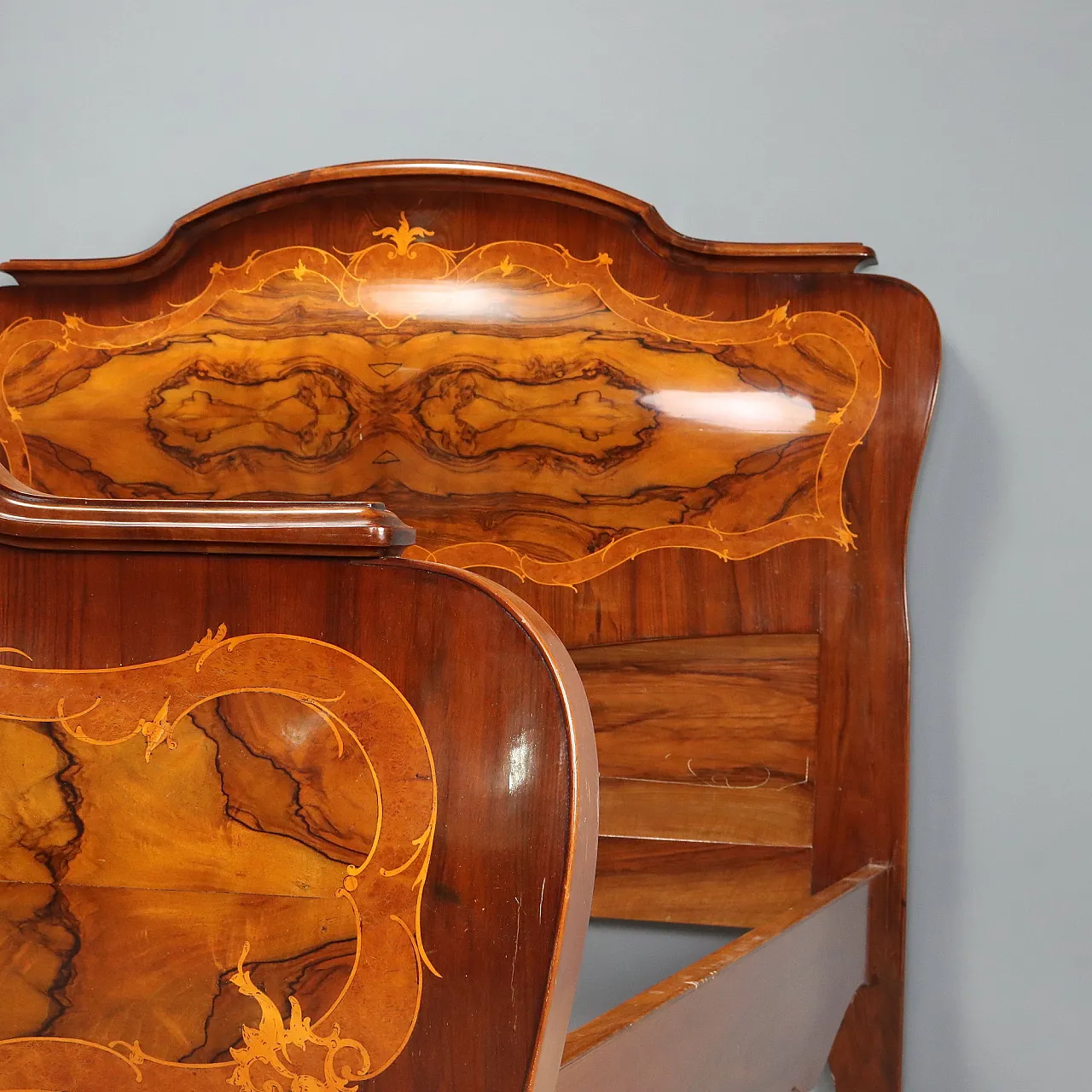 Baroque double bed in walnut and mahogany, early 20th century 4