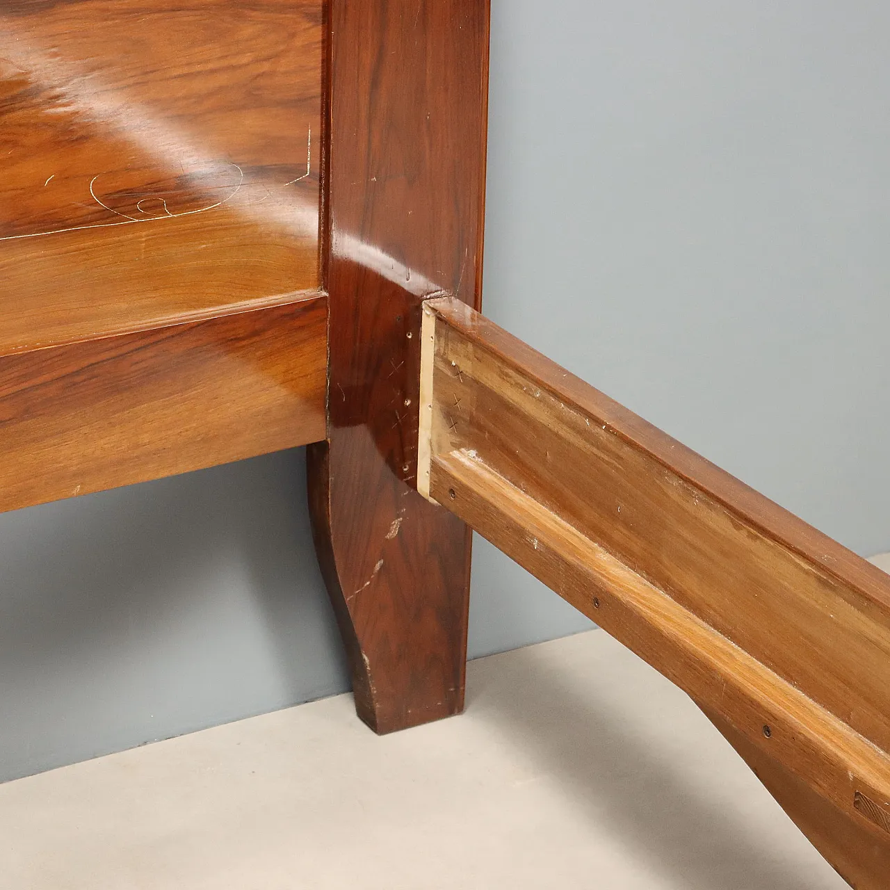 Baroque double bed in walnut and mahogany, early 20th century 7