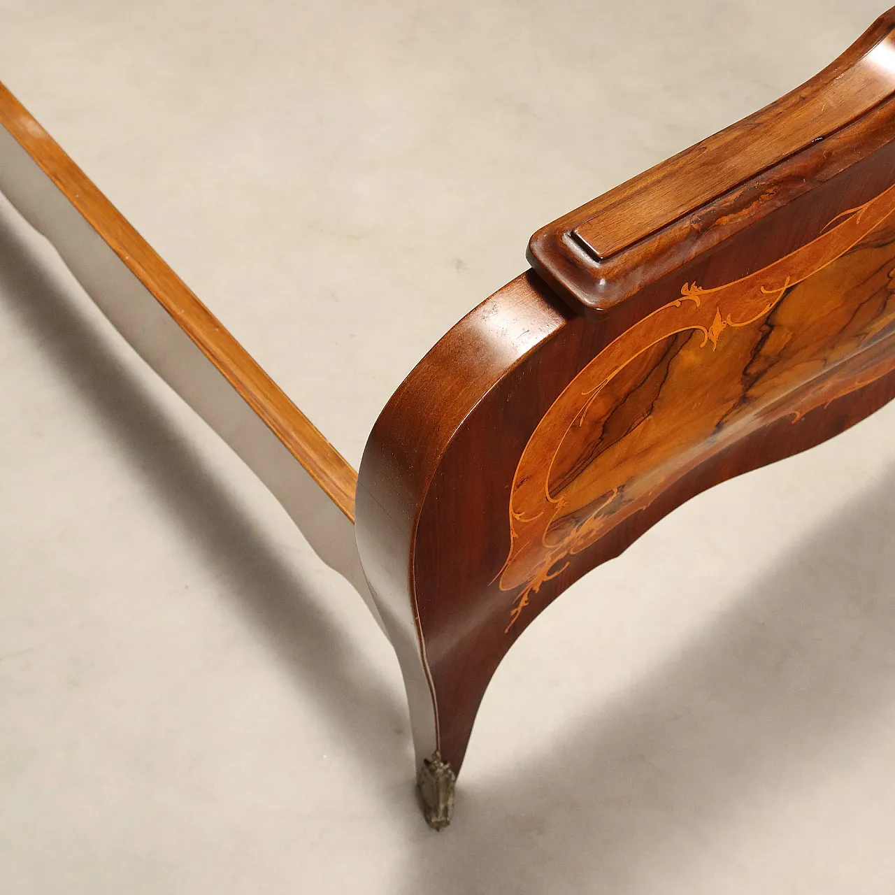 Baroque double bed in walnut and mahogany, early 20th century 8