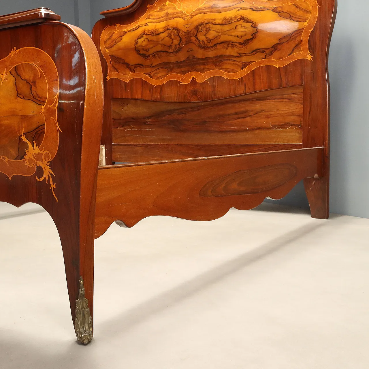 Baroque double bed in walnut and mahogany, early 20th century 10
