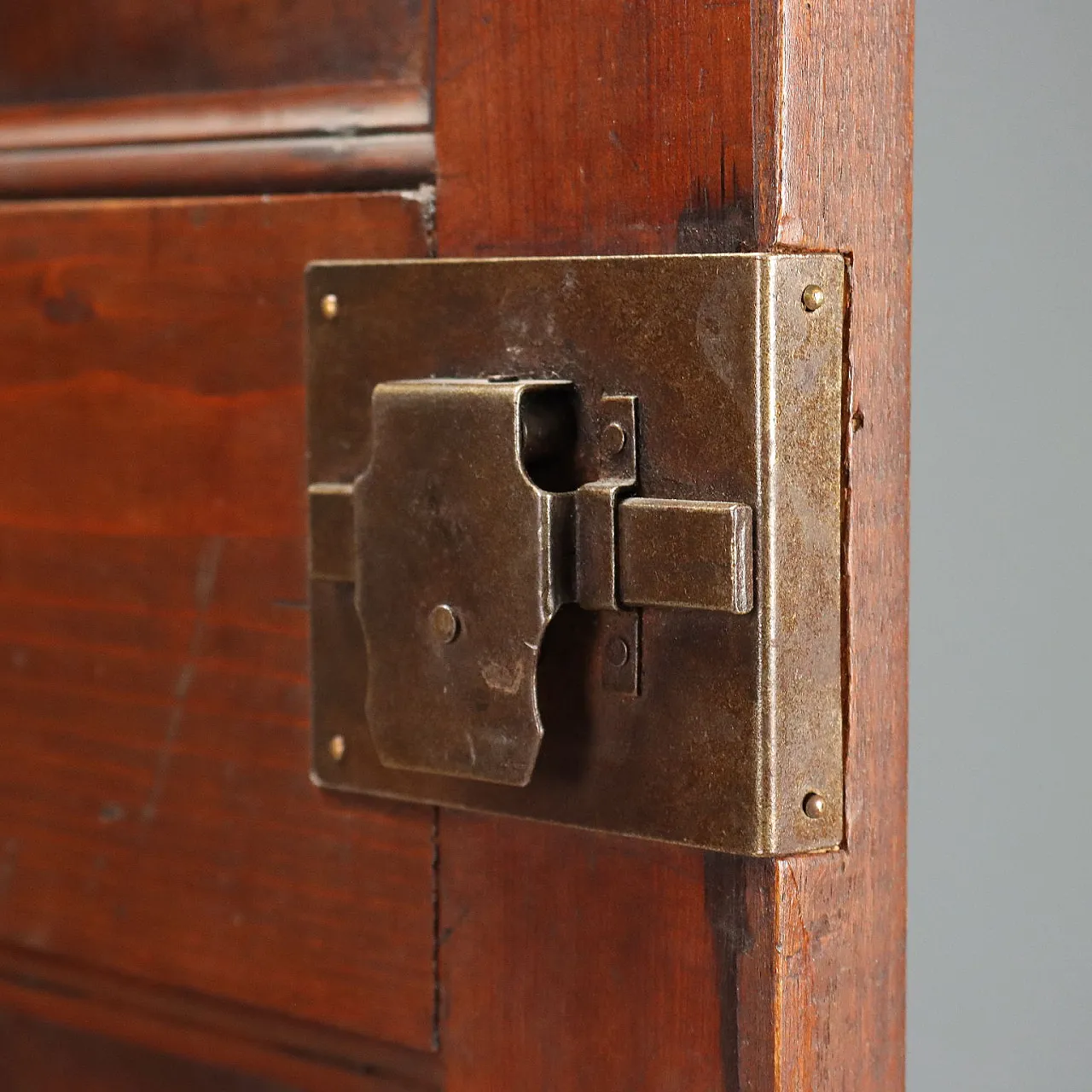 Corner cabinet in walnut and oak with woods, 20th century 7