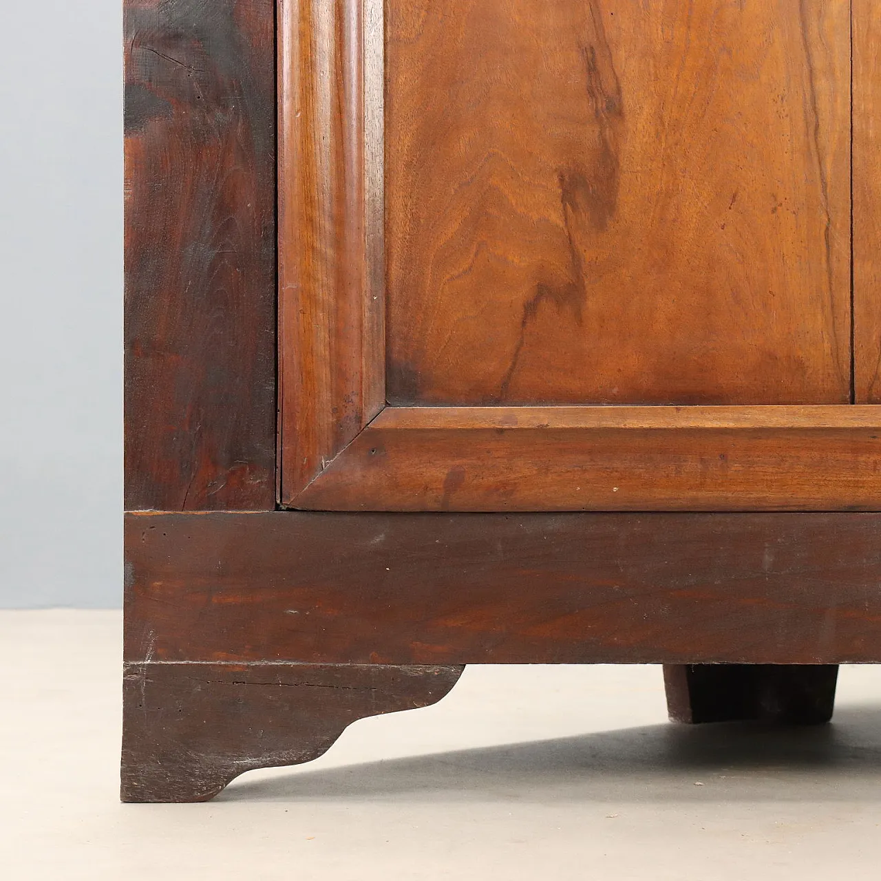 Corner cabinet in walnut and oak with woods, 20th century 8