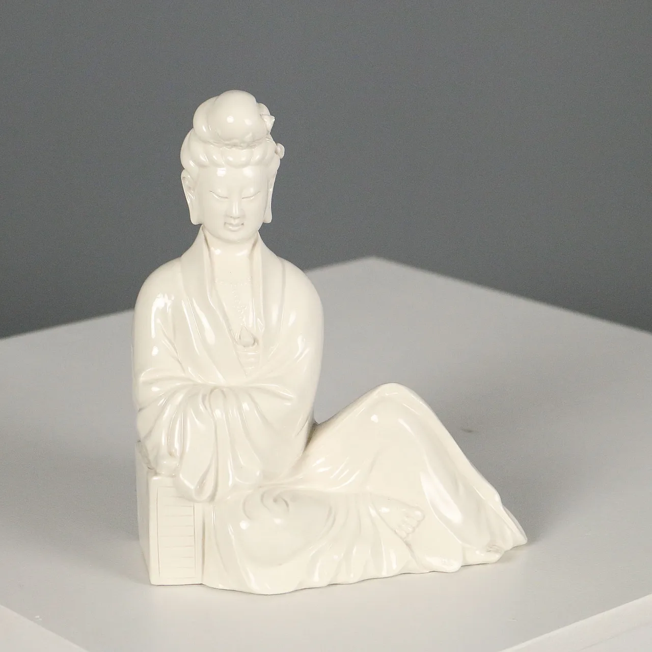 Guanyin in porcellana bianca, '900 1