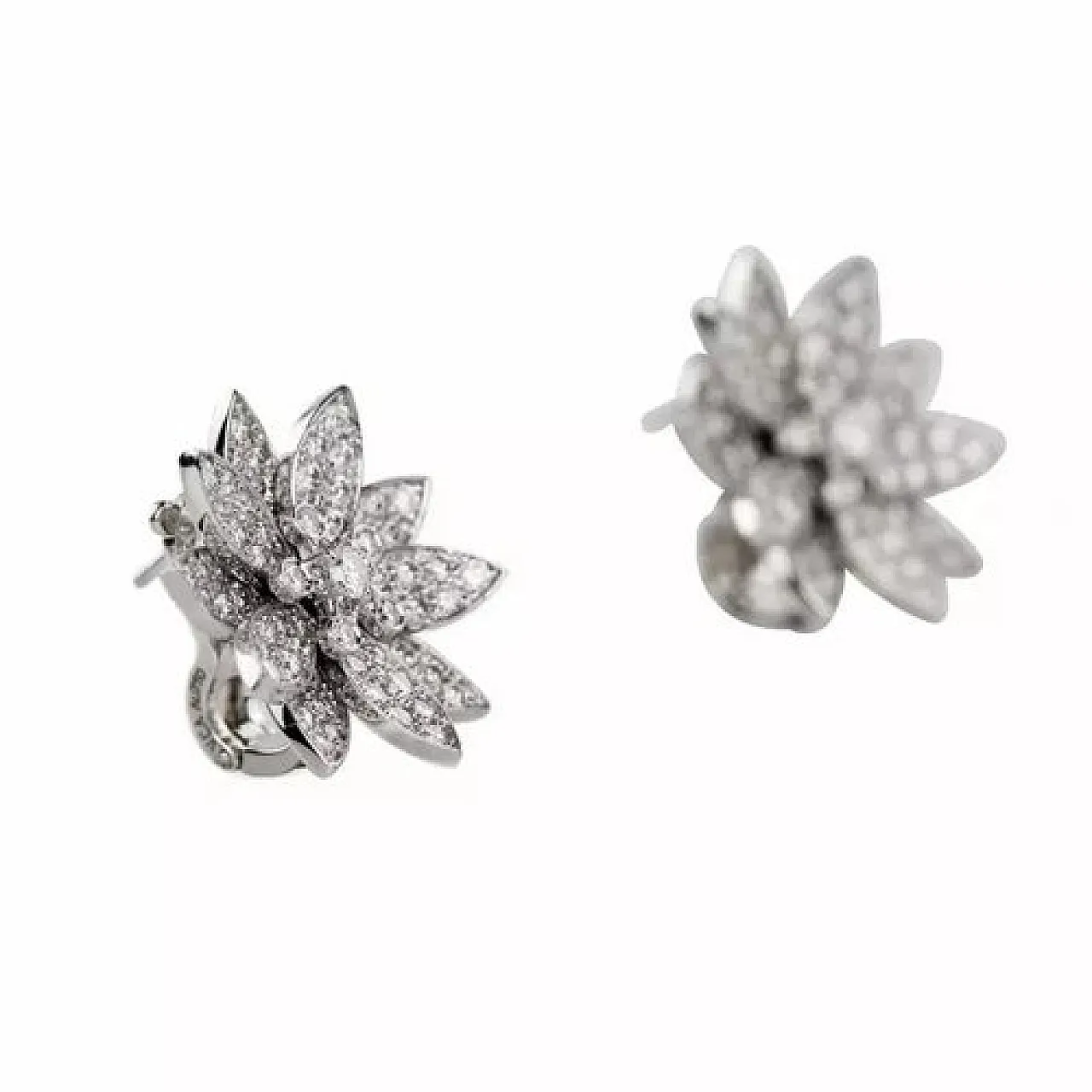 Pair of Lotus earrings in white gold with diamonds, 19th century 5
