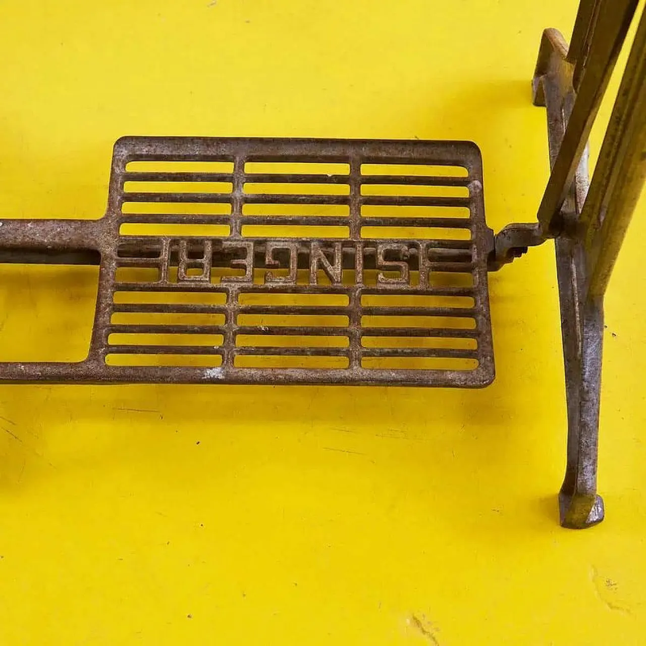 Macchina da cucire di Singer, anni '50 2