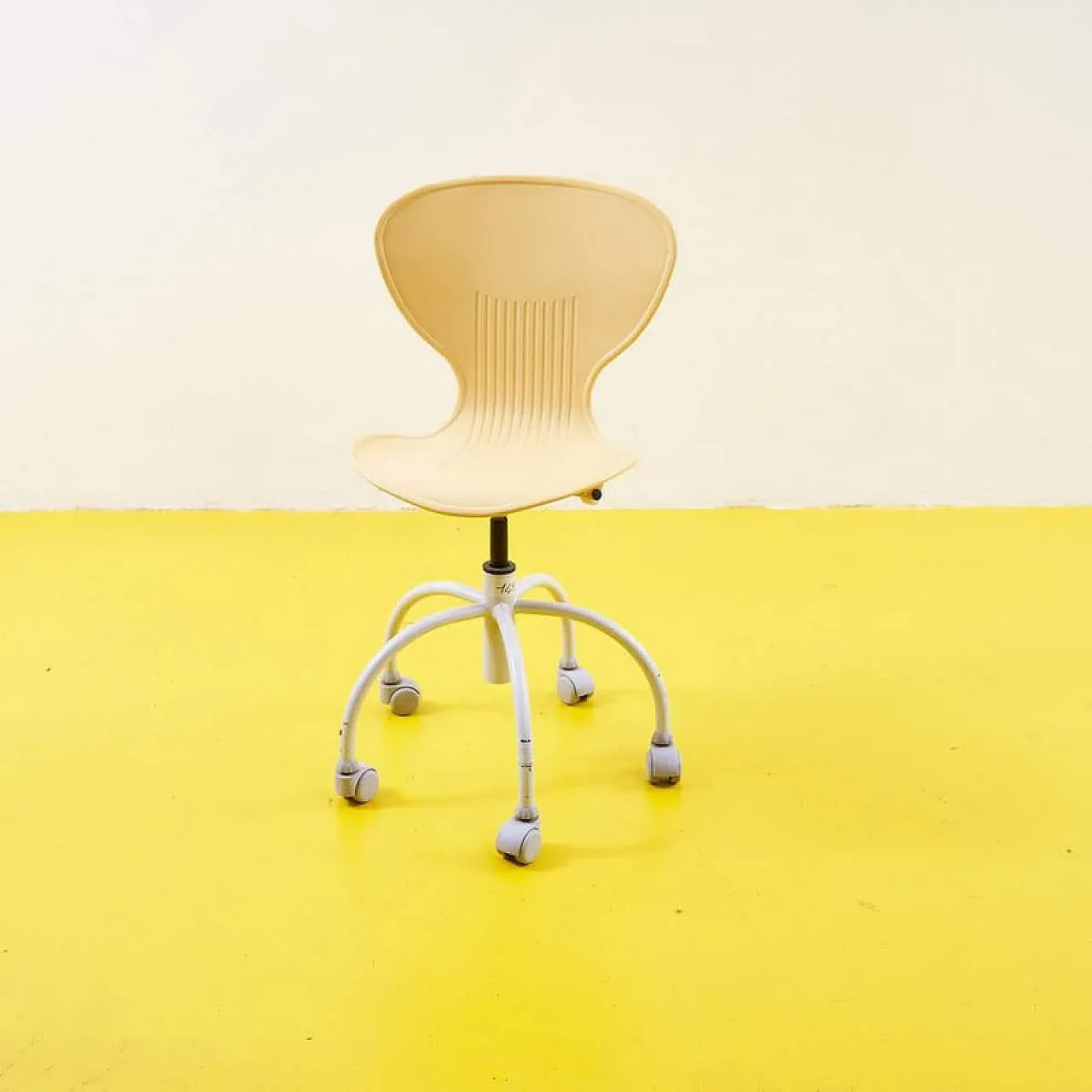 Sedia dal design moderno in plastica gialla, anni 2000 1