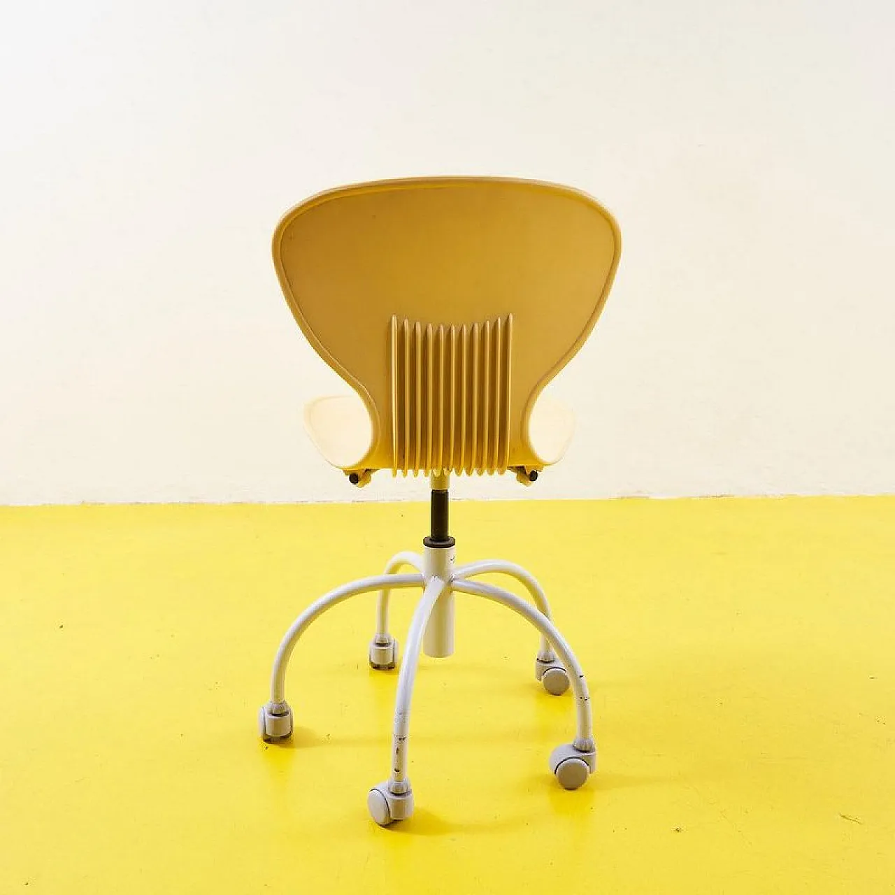 Sedia dal design moderno in plastica gialla, anni 2000 5