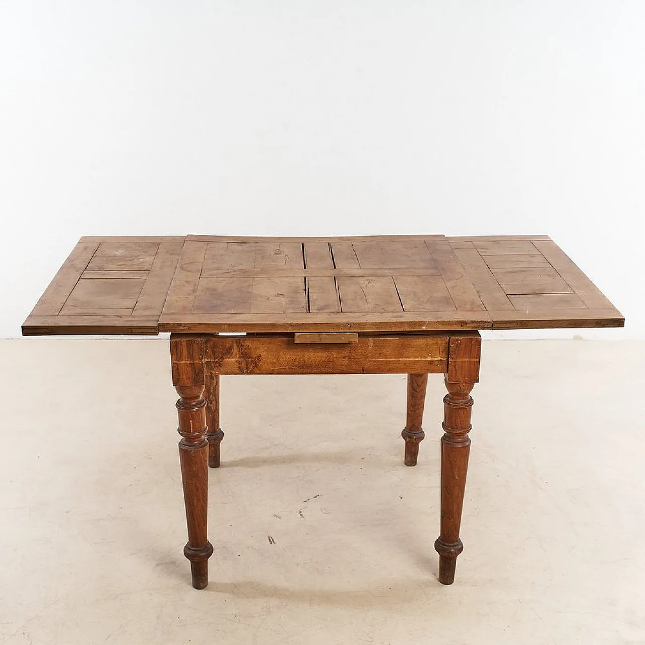 Romagnolo table in elm, 19th century 2
