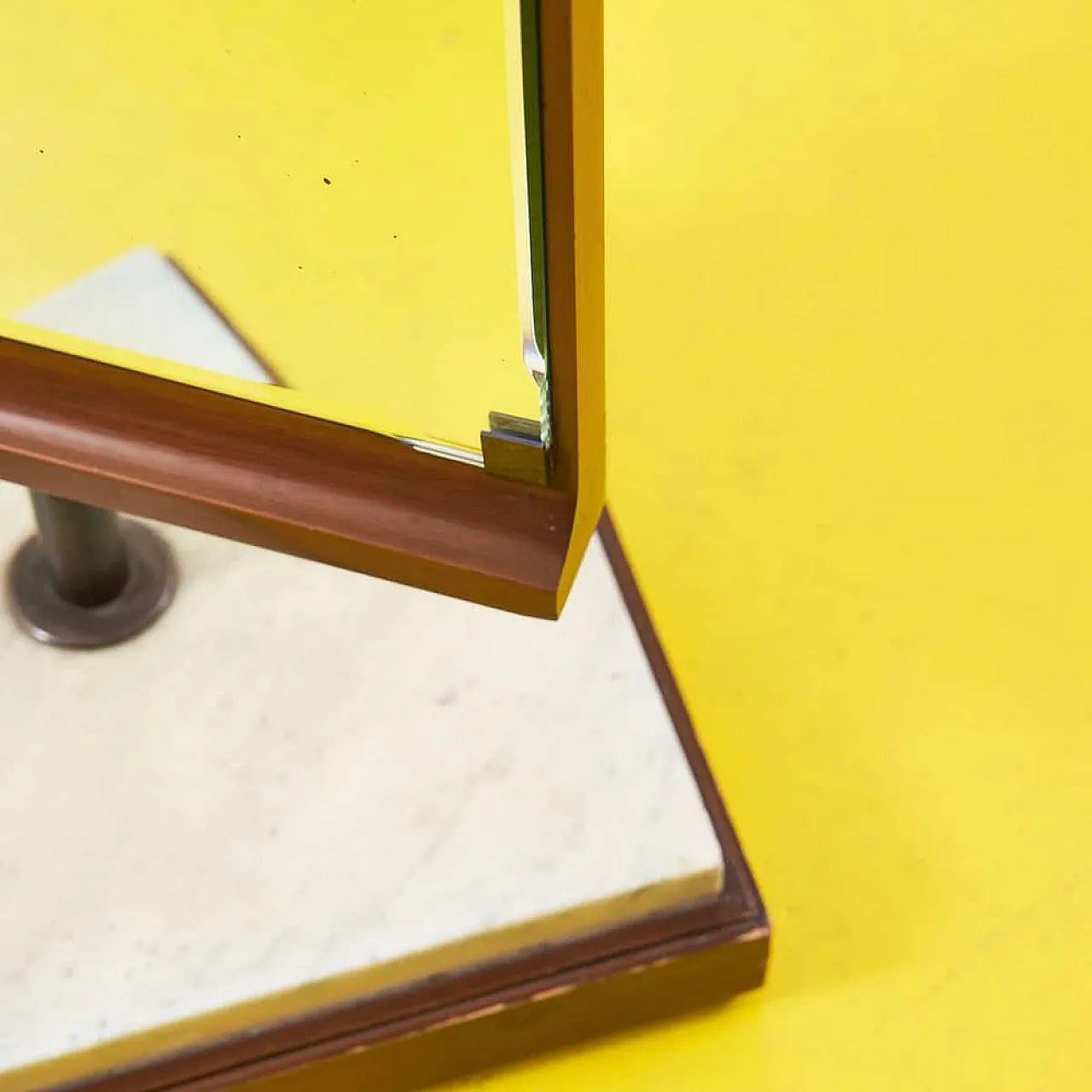 Specchio da camera girevole con base in marmo, anni '60 3