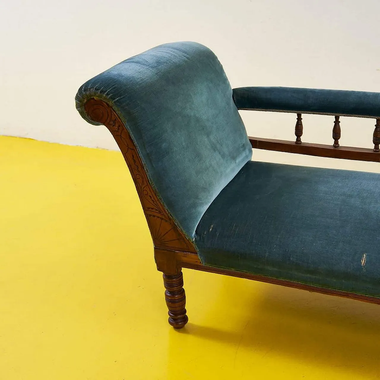 Wooden and velvet daybed sofa, 19th century 2