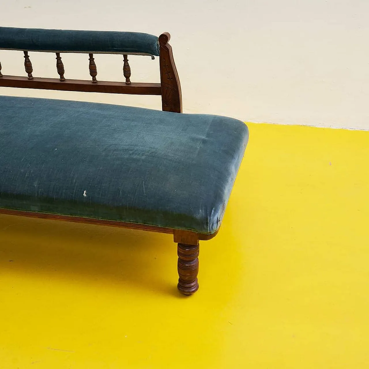 Wooden and velvet daybed sofa, 19th century 3