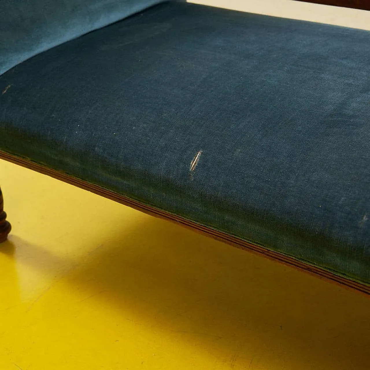 Wooden and velvet daybed sofa, 19th century 5