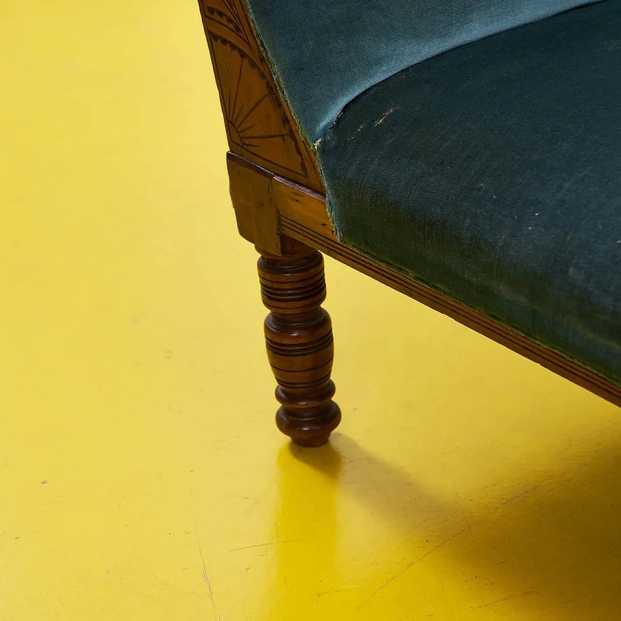 Wooden and velvet daybed sofa, 19th century 6