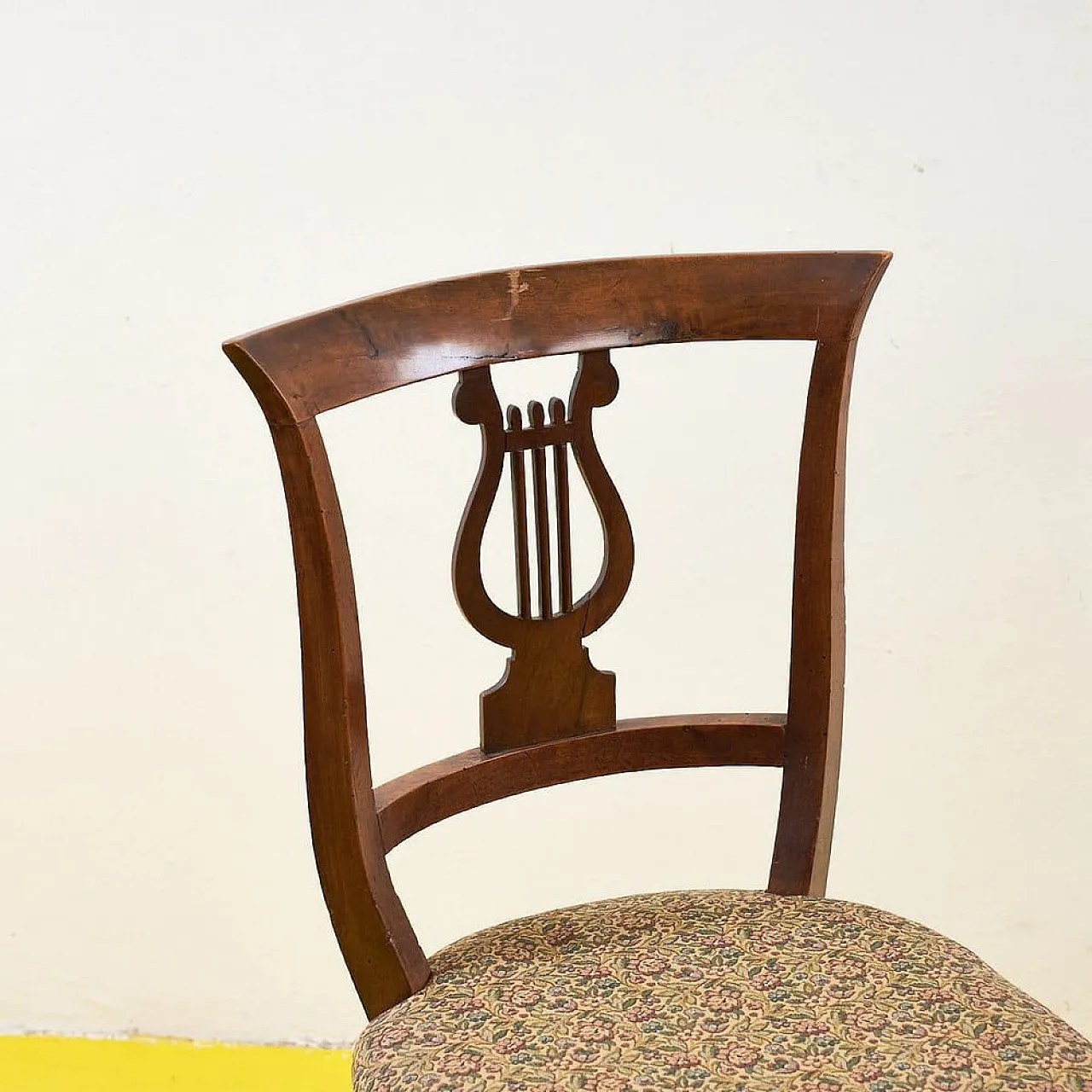 Pair of wooden chairs with lyre-shaped backs, 20th century 2