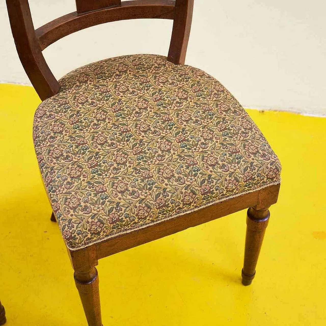 Pair of wooden chairs with lyre-shaped backs, 20th century 4