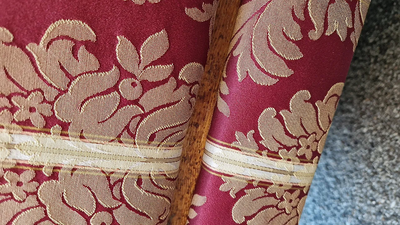 Divano a due posti con tessuto floreale con bordi in ottone, anni '80 6