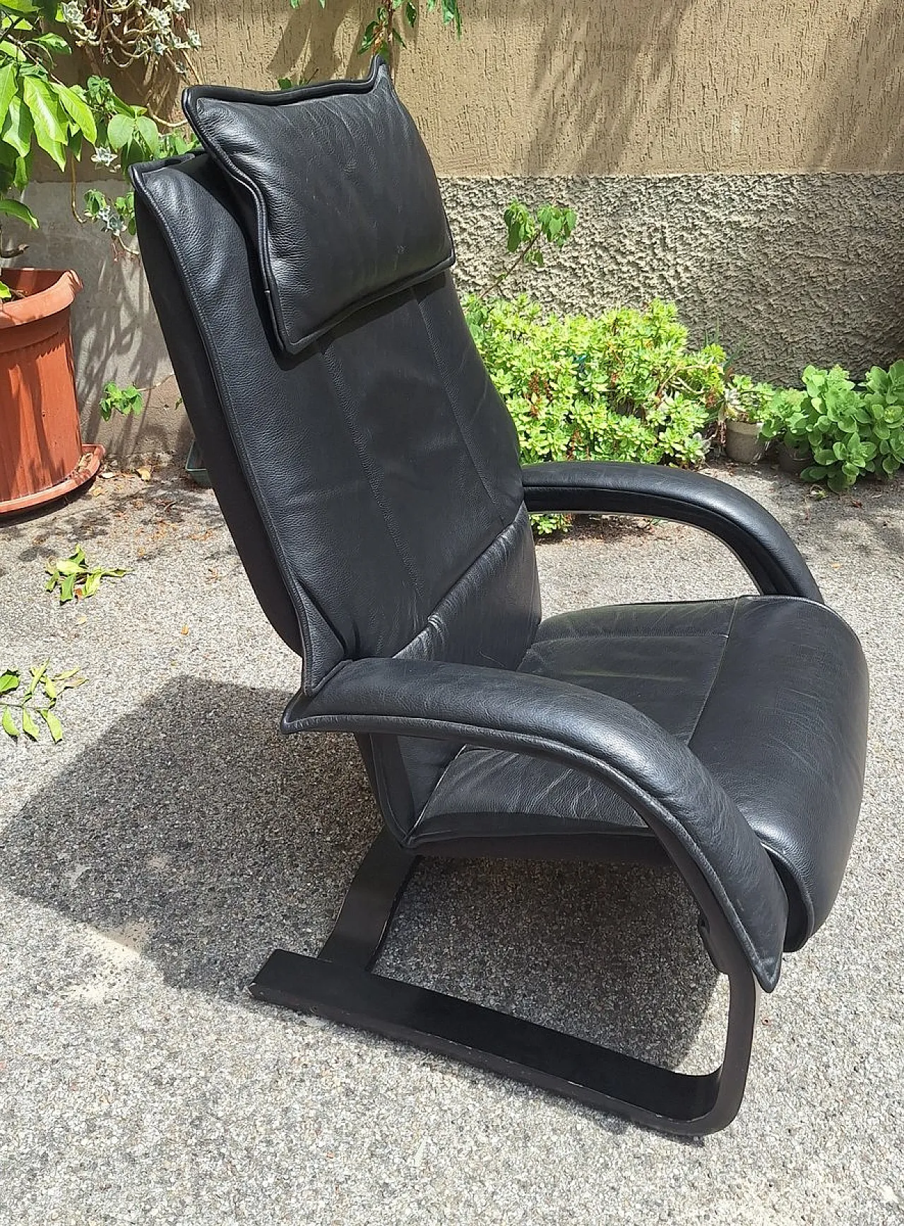 Oair of recliner armchair attributed to Alvar Aalto for Artek, 1960s 1
